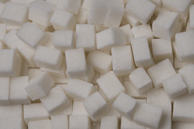 Pytany, czy cena 9-10 zł za kg cukru w sklepie "jest z księżyca, czy realistyczna", minister Kowalczyk odparł: Powiedziałbym, że to jest bardziej cena spekulacyjna, niż cena rzeczywista. Dlatego, że to nie są takie koszty produkcji.