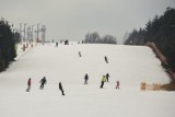 Ruszają trzy kolejne stoki narciarskie w województwie świętokrzyskim. Będzie wiele atrakcji, nocne jazdy i szusowanie z pochodniami
