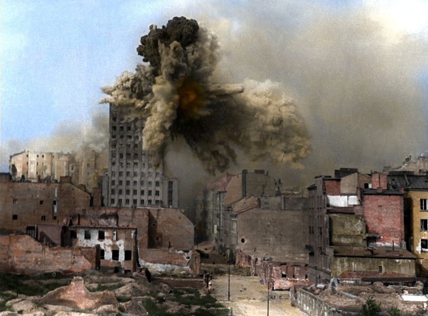 Budynek Prudential trafiony 28 sierpnia 1944 r. pociskiem...