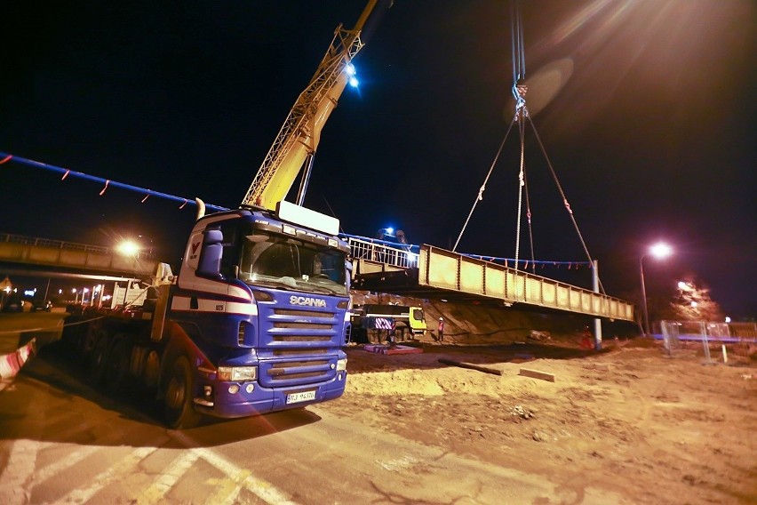 W nocy rozbierano wiadukt kolejowy przy Długiej (ZDJĘCIA)