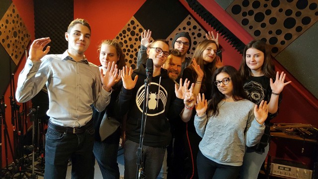 Wizyta młodzieży z II LO w studio nagraniowym.