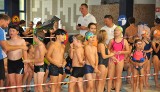 Kryta Pływalnia w Kętach świętuje 25-lecie działalności. Z tej okazji odbyły się jubileuszowe zawody dla młodych pływaków. Zobaczcie zdjęcia