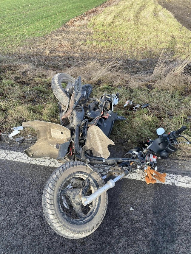 Motorower uszkodzony w wyniku wypadku w Kościejowie