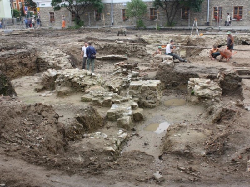 Sanoccy archeolodzy odkryli na rewitalizowanym placu św....