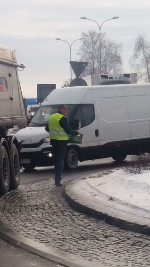 AGRO powstanie 2019 w Świętokrzyskiem. We wtorek rolnicy blokowali ważne skrzyżowanie dróg krajowych 9 i 79