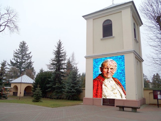 Tak będzie wyglądał zbiorowy portret mieszkańców Skaryszewa, z których zostanie ułożona postać Jana Pawła II.