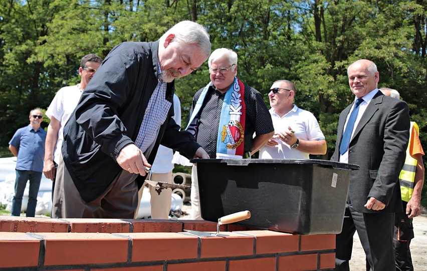 Kraków. Kamień węgielny wmurowany - Kolejarz Prokocim zyska nowe boisko