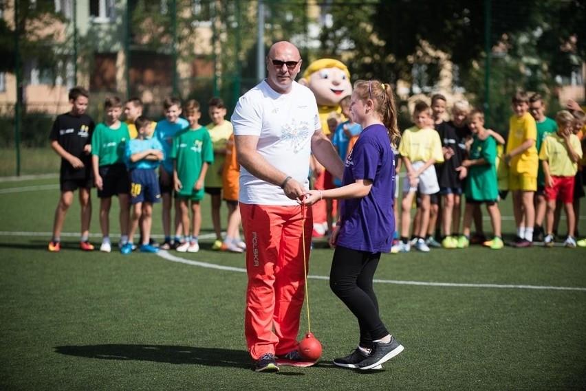 Lekcja wf-u z Szymonem Ziółkowskim w ZS 8 w Toruniu [zdjęcia]