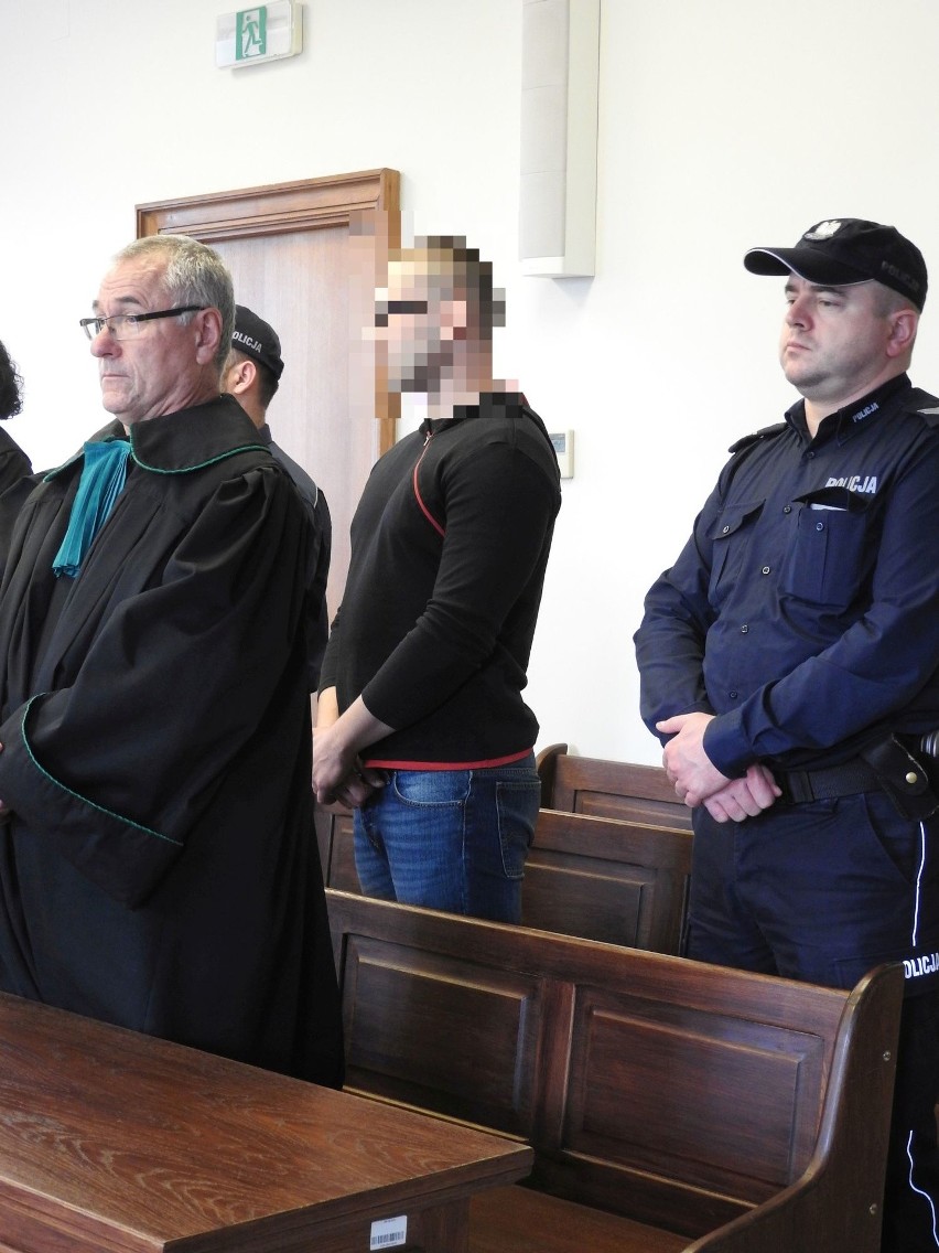 Białystok. Sąd: 34-latek chciał zabić ciotki żony, ale sam odstąpił od ich duszenia. Spędzi za to w więzieniu 6 lat