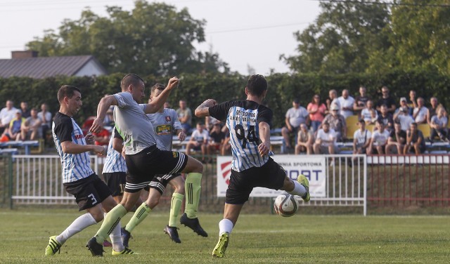 W meczu 5. kolejki klasy O Rzeszów, KS Zaczernie przegrało u siebie z Głogovią Głogów Małopolski 1:3. Czytaj także: Sobota z 1, 2, 3 i 4 ligą [WYNIKI, RELACJE]Po wygranej z Leicester Klopp narzekał na... suchą murawę. "To zmieniło naszą grę"