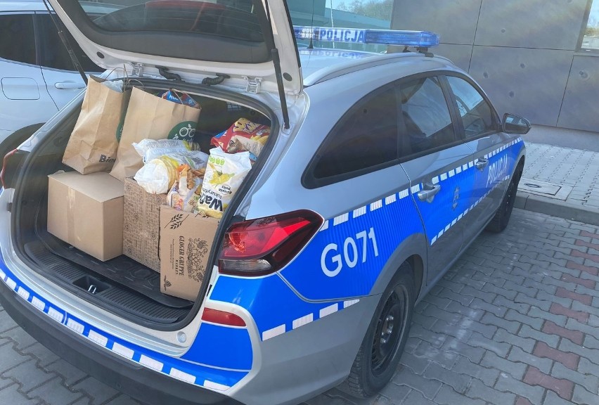 Policjanci zebrali dary dla Ukrainy i dostarczyli do...