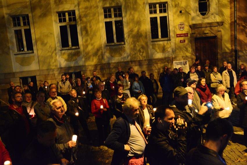 Suweren mówi NIE - protest przed sądem w Opolu