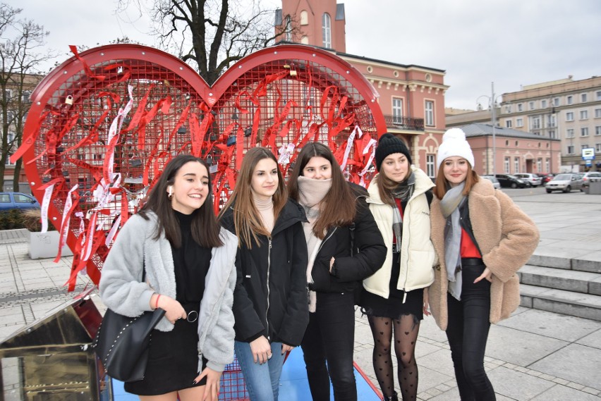 Walentynki na placu Biegańskiego w Częstochowie...