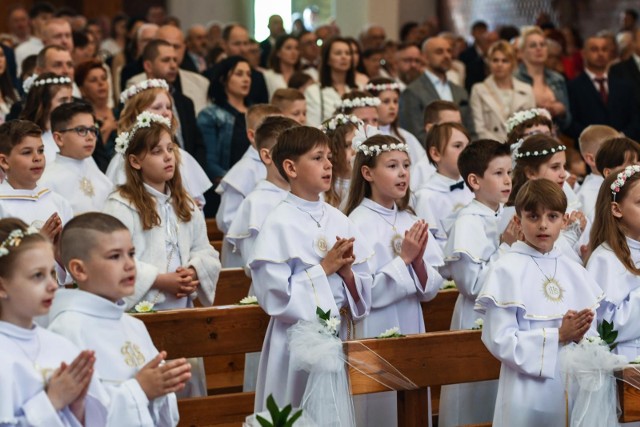 W niedzielę, 21.05., dzieci z klas III przystąpiły do I komunii świętej w parafii pw. Świętych Polskich Braci Męczenników. 