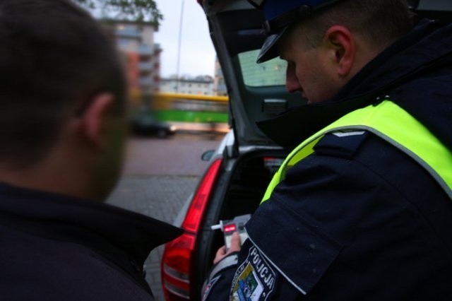 Pijany kierowca miał w organizmie promil alkoholu.