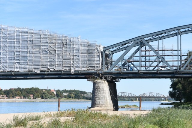 Trwa remont mostu w Toruniu. Kiedy kolejne utrudnienia w ruchu?