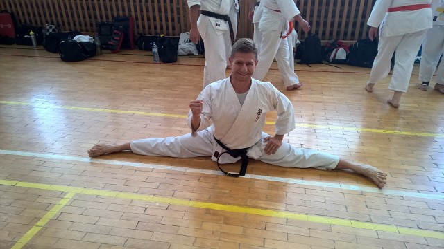 Krzysztof Jaruszewski w wolnym czasie m.in. trenuje karate kyokushin