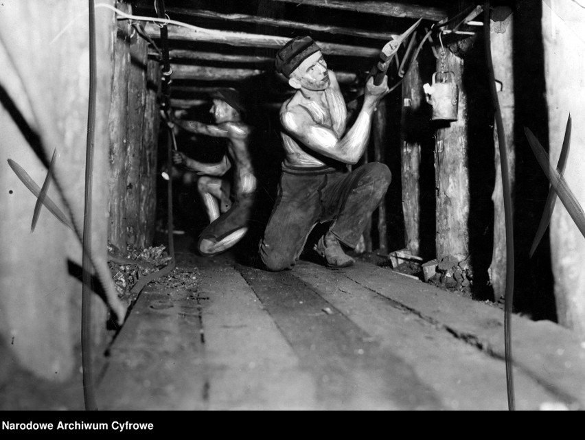 Górnicy na archiwalnych zdjęciach. Jak zmieniła się praca w górnictwie? Zobaczcie