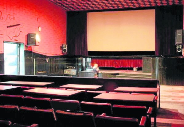 Z końcem roku sala kinowa zmieni się nie do poznania. Będą wygodne fotele, nowoczesny ekran, cyfrowy projektor i dźwięk.