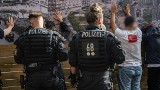 Atak na blok dla azylantów w Niemczech. Nieznani sprawcy namalowali dwie swastyki na budynku