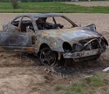 Bracia z powiatu dębickiego kręcili mercedesem "bączki"  tak zawzięcie, że ich samochód poszedł z dymem [ZDJĘCIA]