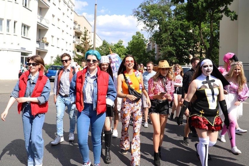 Przemarsz studentów. Juwenalia w Toruniu 2022.