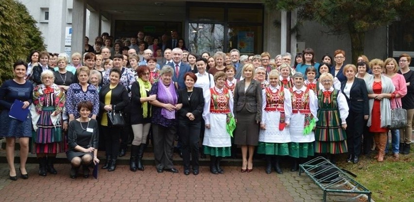 Wspólne zdjęcie uczestników forum.