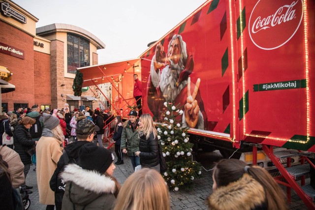 Świąteczna trasa Coca Coli 2022. Ciężarówka Coca Coli już w ten piątek w Łodzi! Wiemy gdzie i o której się pojawi!