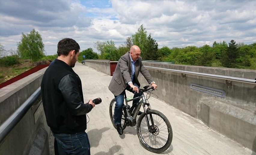 Prezydent Paweł Silbert sam testuje elektryczne rowery