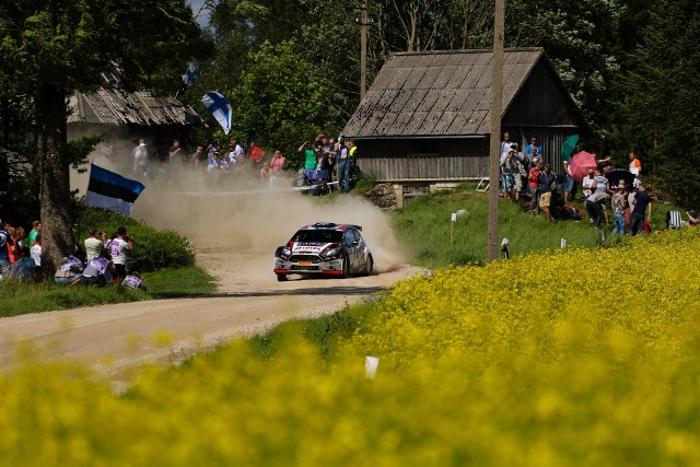 Kajetanowicz i Baran po raz drugi z rzędu kończą Rajd Estonii na drugim miejscu w klasyfikacji generalnej. Załoga LOTOS Rally Team zdobywa w Estonii 29 punktów i zdecydowanie umacnia się na prowadzeniu w klasyfikacji Mistrzostw Europy. Fot. materiały prasowe