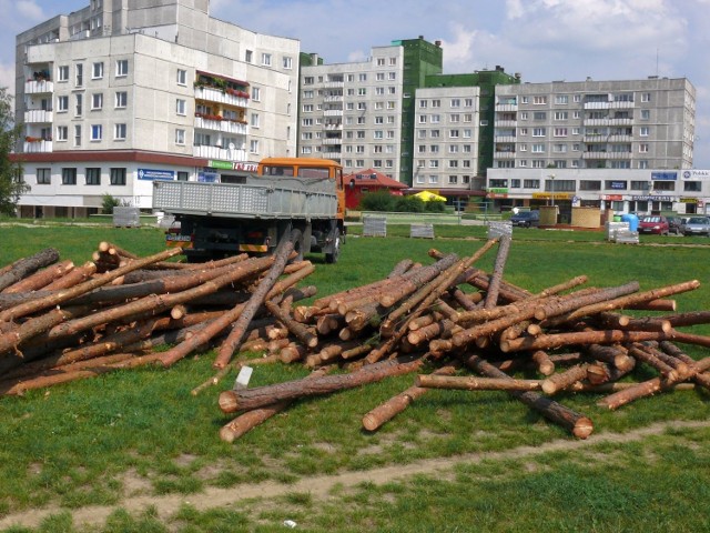 Bale w centrum Stalowej Woli, to początek prac przy budowie biblioteki.