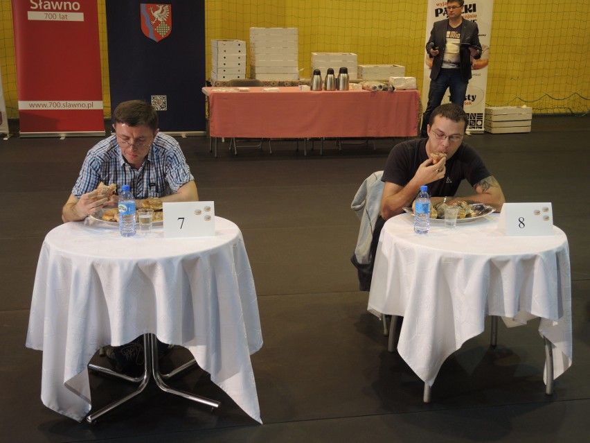II Mistrzostwa Sławna w jedzeniu pączków. Pobito rekord! [zdjęcia, wideo]