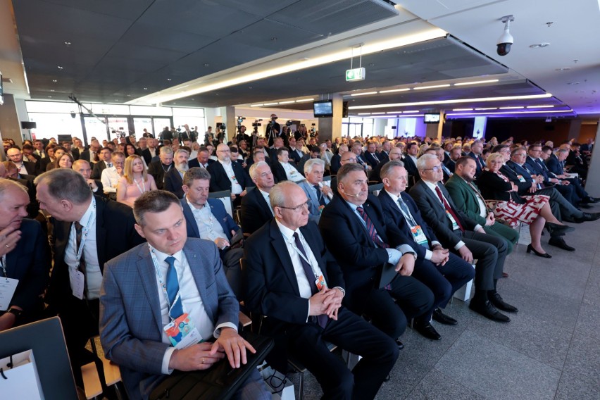 III Kongres Rozwoju Kolei oficjalnie rozpoczęty. Konsolidacja, rozwój i cyfryzacja polskiej kolei tematami wiodącymi 