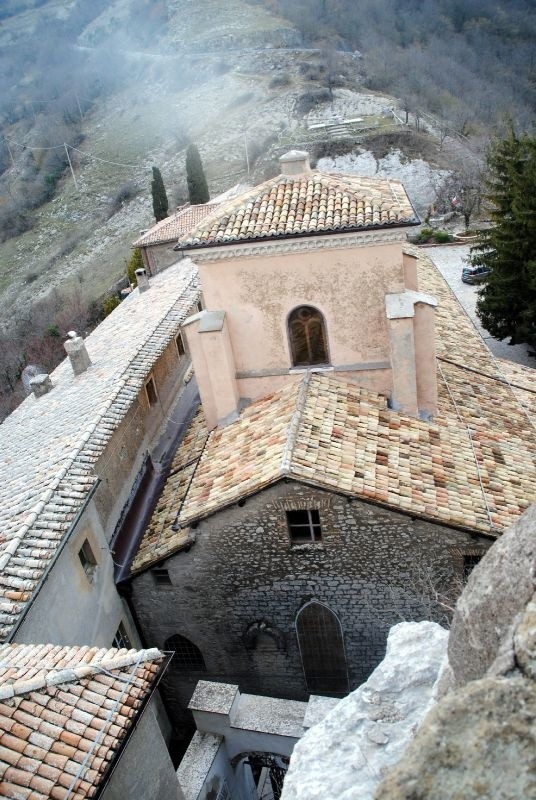 Monte Cassino i  Mentorella
Klasztor jest wtopiony w skały