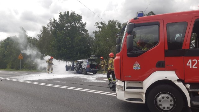 Strażacy ugasili pożar auta osobowego w gminie Stolno