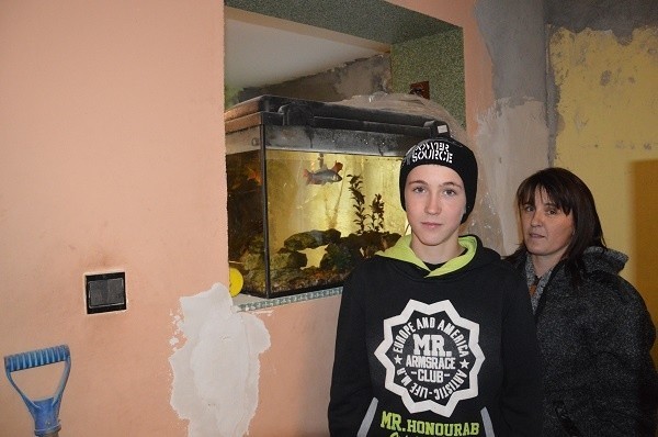 - Na parterze domu ocalało tylko akwarium z rybkami - mówi 15-letni Marcin, którycudem nie ucierpiał w podczas wybuchu