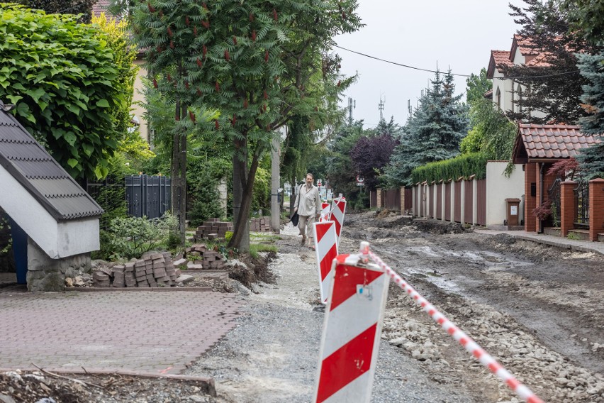 W najgorszym stanie jest ulica Borowego - mieszkańcy muszą...