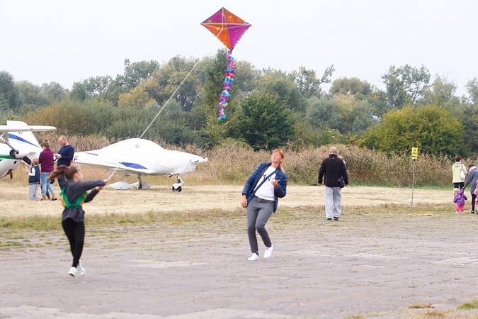 Święto Latawca na lotnisku w Dąbiu [zdjęcia]