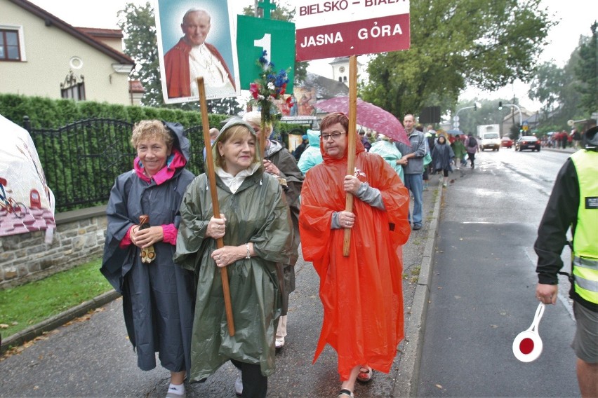 Wyruszyła 25. Piesza Pielgrzymka Diecezji Bielsko-Żywieckiej na Jasną Górę 2016 [ZDJĘCIA]