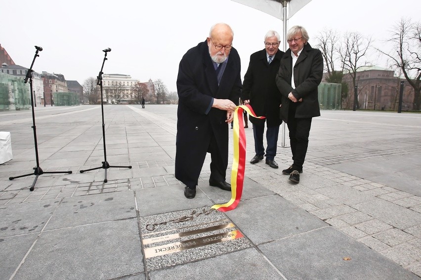 Krzysztof Penderecki odsłonił tablicę swojego imienia przed Narodowym Forum Muzyki [ZDJĘCIA]