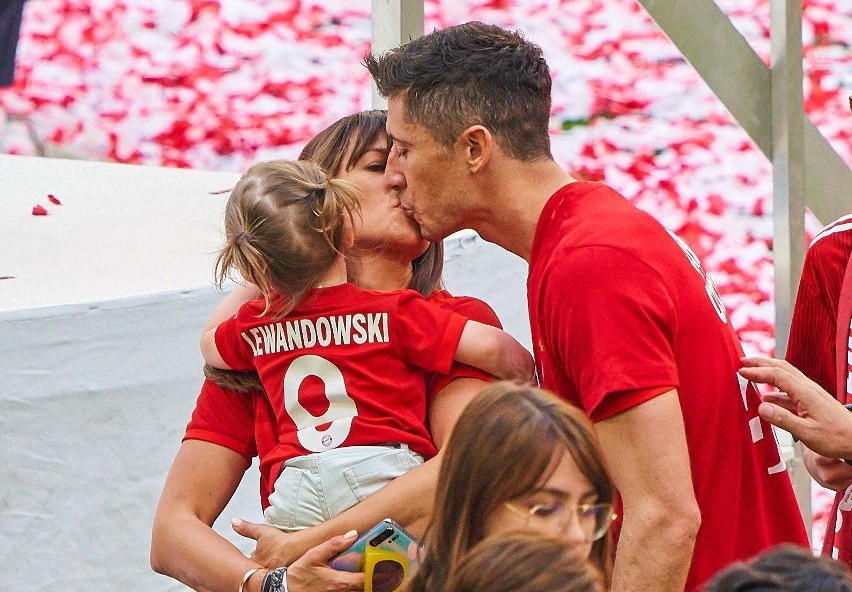 Robert Lewandowski po raz drugi został ojcem. Na świat przyszła druga córka snajpera Bayernu Monachium