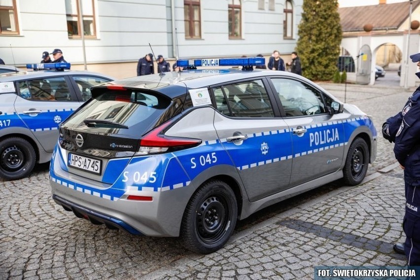 Nowymi elektrycznymi radiowozami w świętokrzyskiej policji...