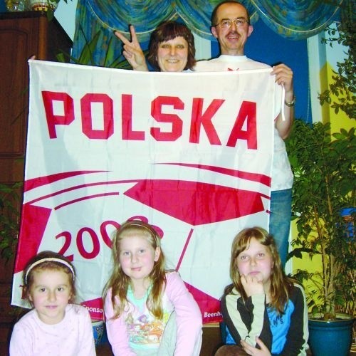 Dorota i Czarek Walendziuk z Białegostoku i trójka ich wspaniałych córek: 5-letnia Zosia, 7-letnia Ola i 11-letnia Ula będą trzymać kciuki za polską reprezentację