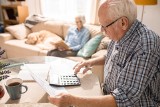 Dodatki do emerytur i rent dla seniorów w 2023. Te świadczenia warto znać! Komu przysługują zasiłki i dodatki oraz ile wynoszą?