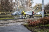 Uszkodzony nasyp na moście Pomorskim w Bydgoszczy. Od poniedziałku autobusy będą jeździły torowiskiem