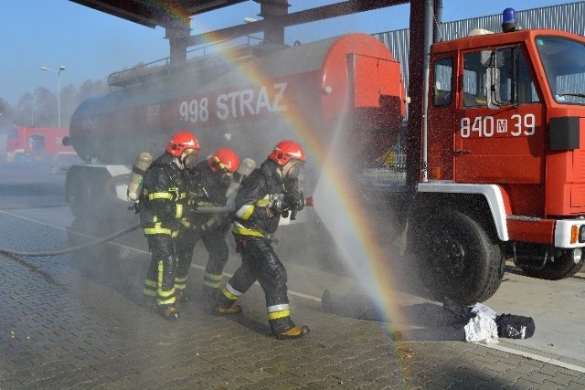 Strażacy z regionu radomskiego ćwiczyli na wypadek chemicznych zagrożeń.