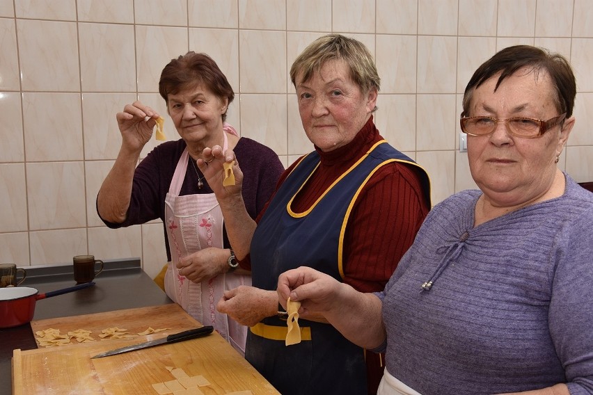 Dominikowice. Pączki pachniały masłem i domową różą, a chrust rozpływał się w ustach - kulinarne, karnawałowe spotkanie najlepszych gospodyń