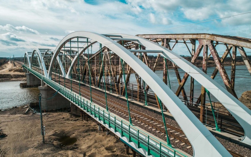 Rail Baltica. Nowe perony, nowy most i nowy tor już gotowe! Pociągi pojadą nawet 160 km/h (zdjęcia)