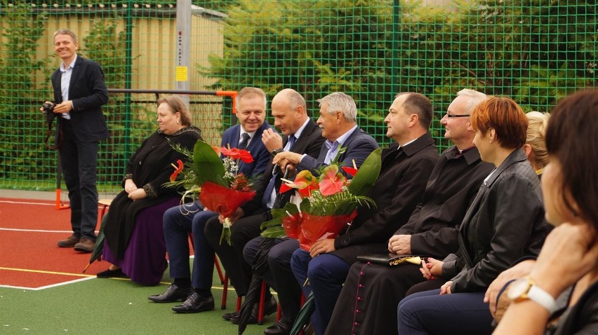 Kłobuck: Otwarcie boiska przy Zespole Szkół nr 2