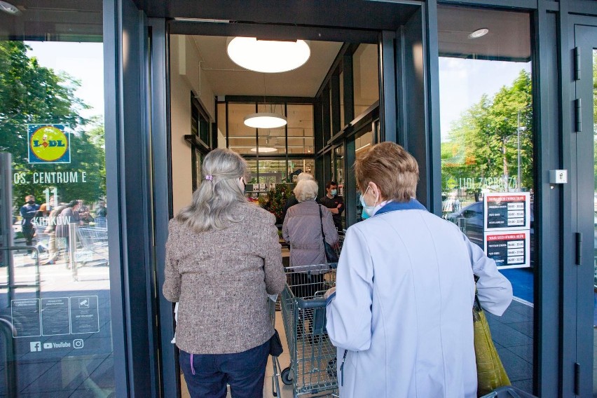 Sklepy i urzędy przed długim weekendem. Które otwarte 14 i 15 sierpnia?